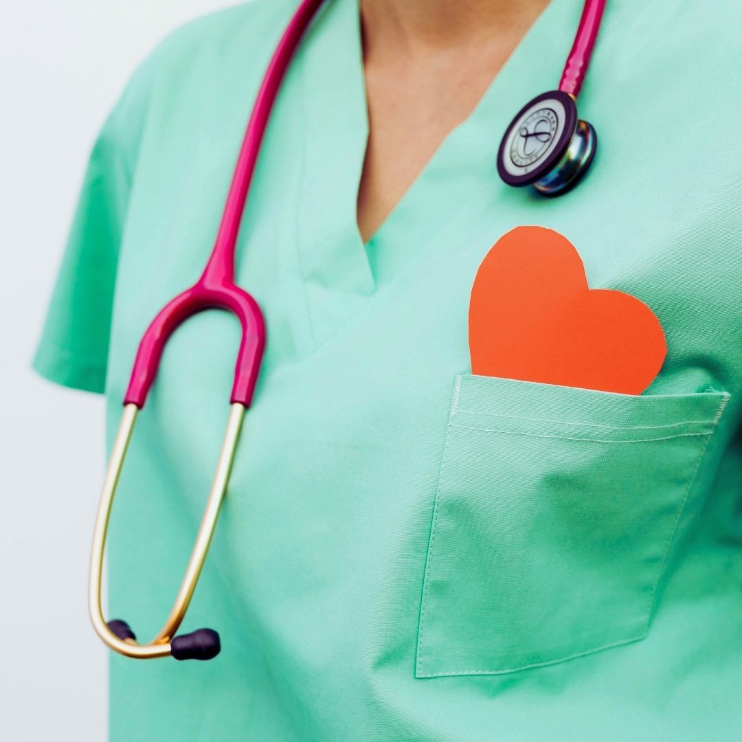 העסקת עובד זר בסיעוד בישראל – ההיבט הכלכלי והמשפטי שכל משפחה חייבת להכיר