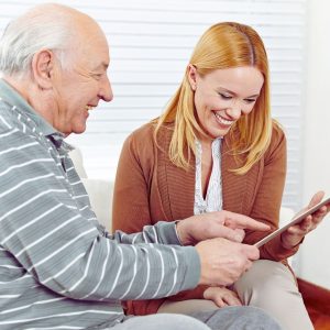 קורסים לגיל השלישי – איך להתחיל קריירה חדשה בגיל מבוגר