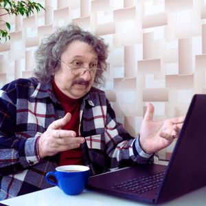 אינטרנט סיבים אופטיים – האם שווה לשדרג אינטרנט ביתי ומה היתרונות